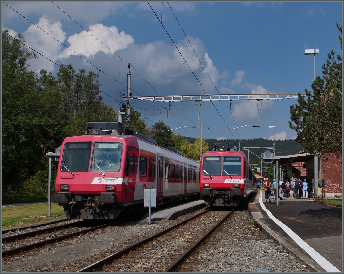 Stündlich kreuzen sich die Regionalzüge Le Brassus - Vallorbe in Le Pont.
5. Sept. 2014