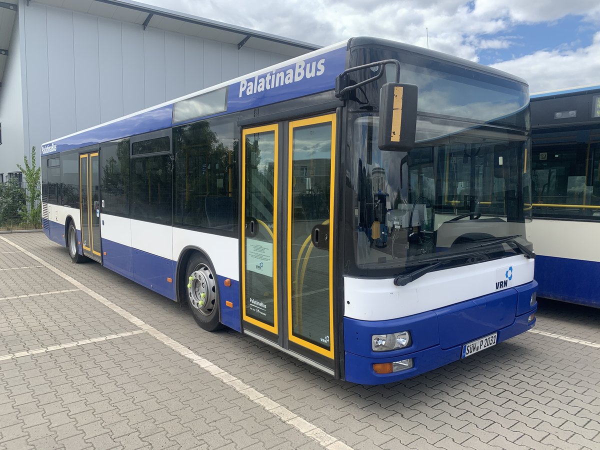 SüW-P 2031 (Baujahr 2003, 2007 ex Alpina) von PalatinaBus steht am 23.8.2020 in Hochdorf-Assenheim.