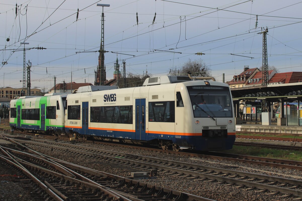 SWEG 520 steht am 15 Februar 2024 whrend eine Pause in Offenburg.