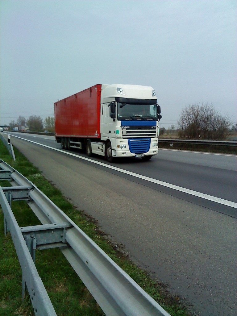 SZM DAF XF mit Kofferauflieger gesehen auf der A 61 Hhe Rasthof Dannstadt am 18.03.2014