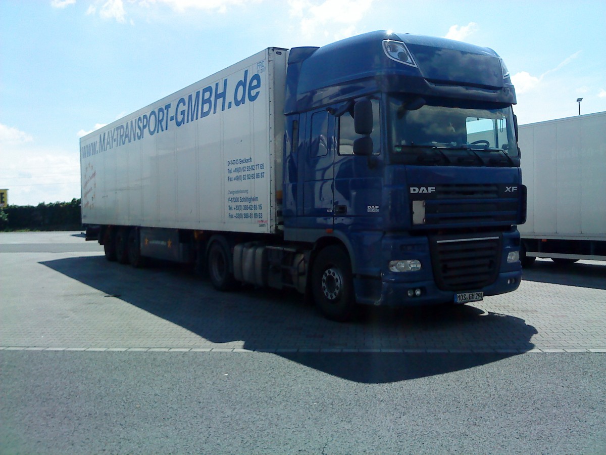 SZM DAF XF mit Khlkoffer-Auflieger der Spedition May Transport GmbH gesehen auf dem Autohof in Grnstadt am 16.05.2014