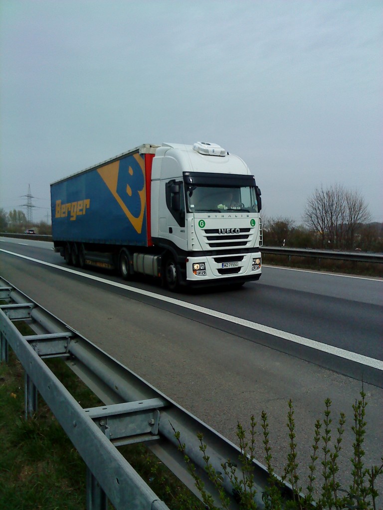 SZM IVECO Stralis mit Pritsche-Planen-Auflieger der Spedition Berger gesehen auf der A 61 Hhe Rasthof Dannstadt am 18.03.2014