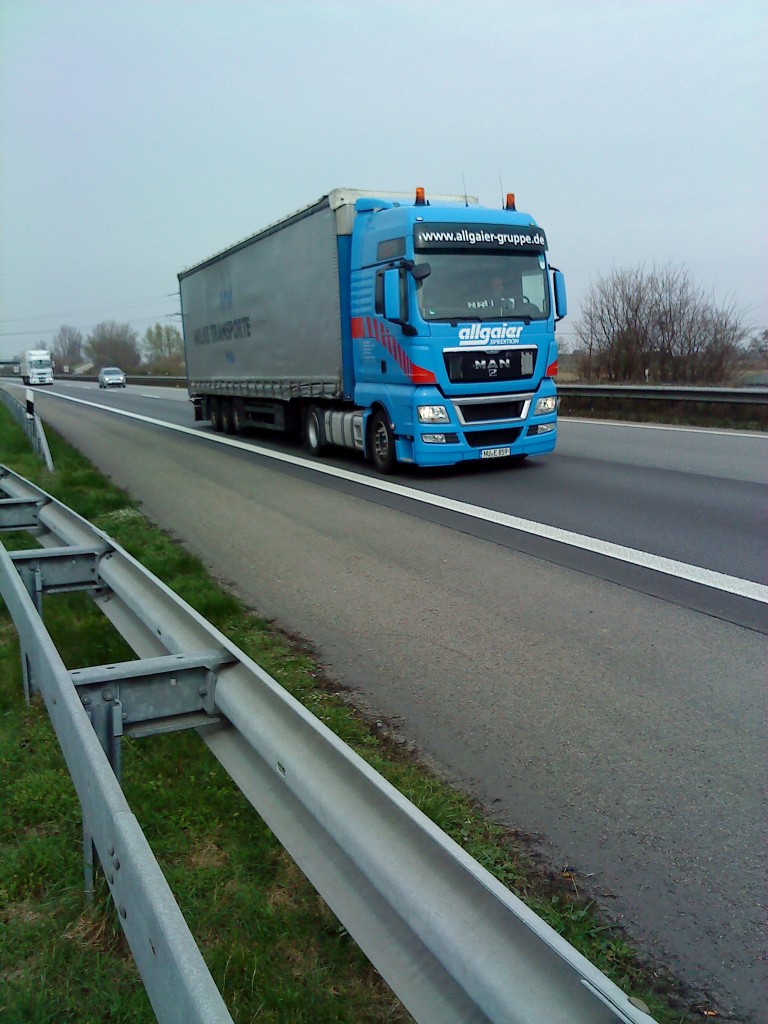 SZM MAN TGX 18.440 mit Pritsche-Planen-Auflieger der Spedition Allgeier gesehen auf der A 61 Hhe Rasthof Dannstadt am 18.03.2014