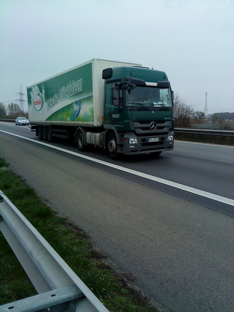 SZM Mercedes-Benz Actros mit Kofferauflieger der Hochwald Foods GmbH gesehen auf der A 61 Hhe Rasthof Dannstadt am 18.03.2014