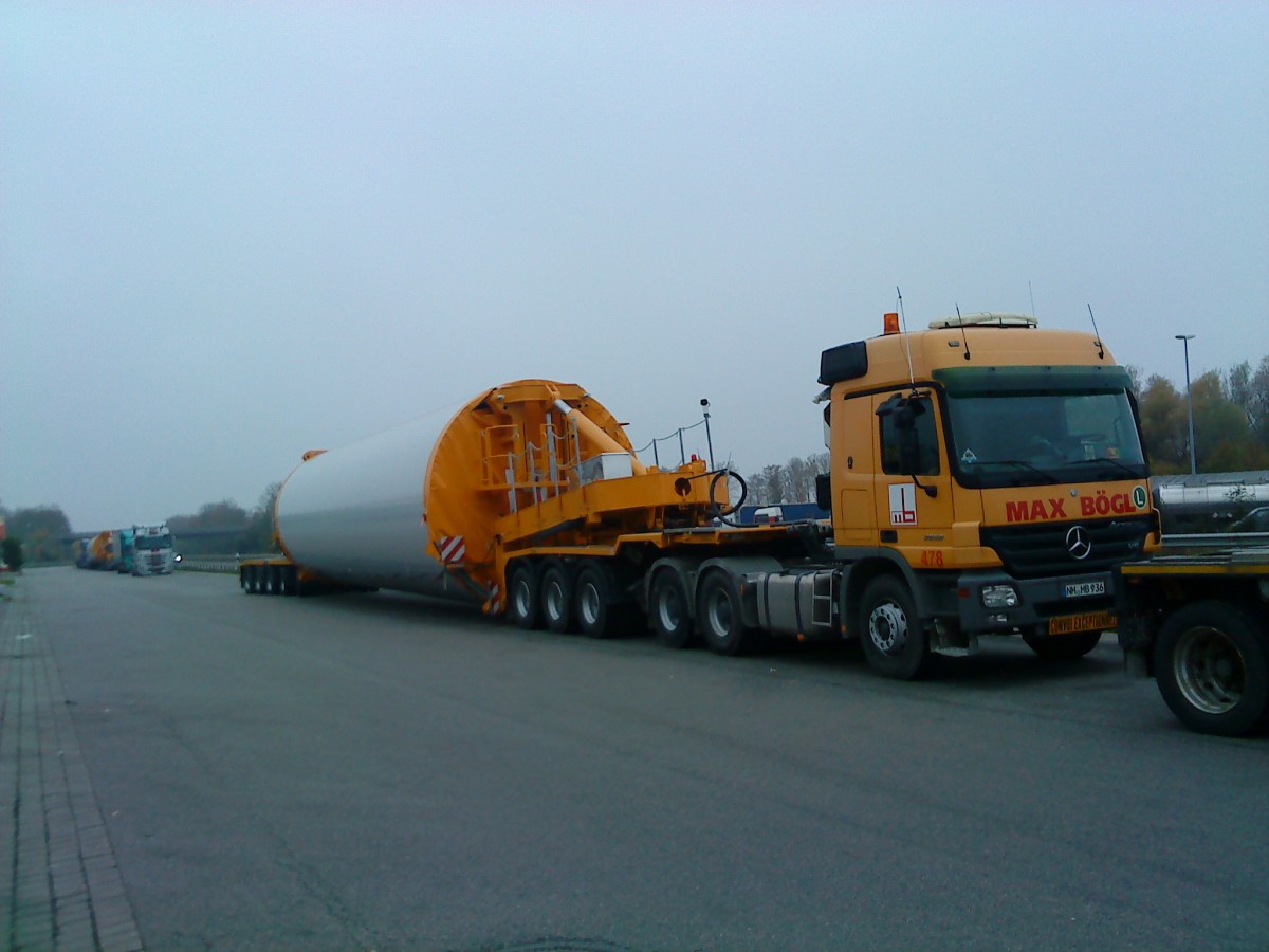 SZM Mercedes-Benz Actros der Spedition Max Bgl als Schwertransport beim Stopp auf dem Rasthof Dannstadt/Pfalz an der A 61 am 19.11.2013