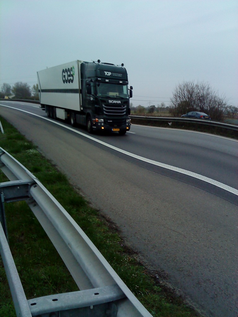 SZM SCANIA R 420 mit Kofferauflieger der Spedition GOES gesehen auf der A 61 Hhe Rasthof Dannstadt am 18.03.2014