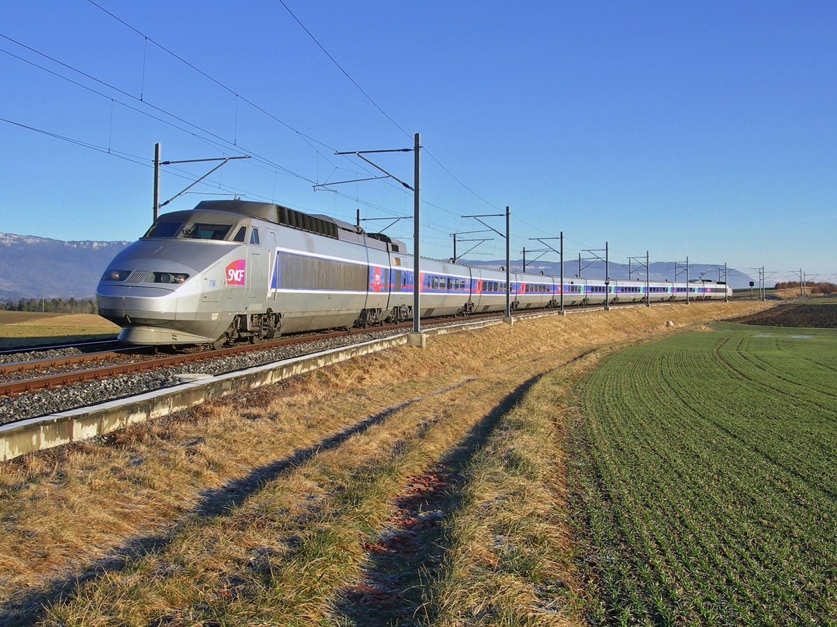 TGV 9264 auf der Fahrt von Lausanne nach Paris kurz nach Arnex am 23. Januar 2008.