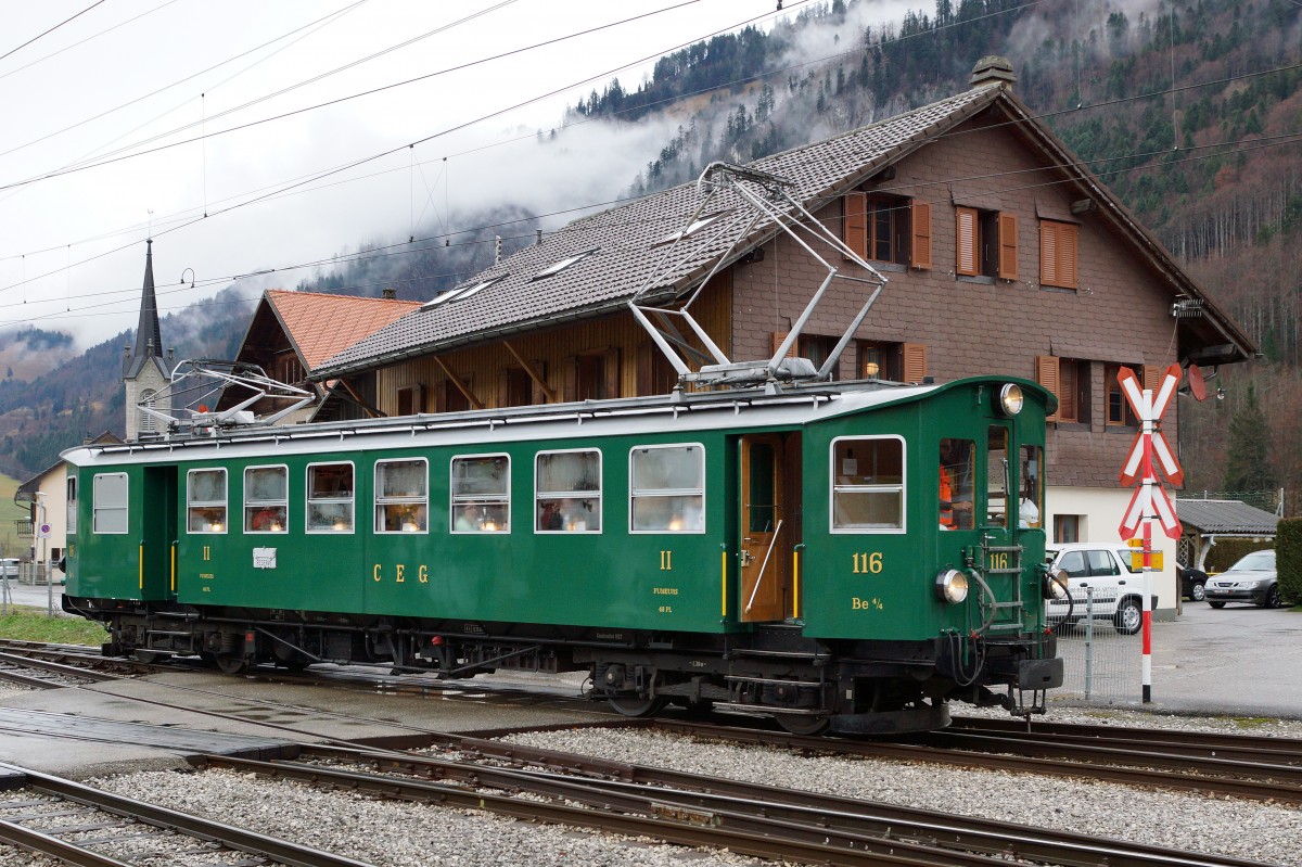 TPF: Be 4/4 116 (1922/1999) ehemals CEG/GFM in Montbovon am 9. Januar 2016.
Foto: Walter Ruetsch