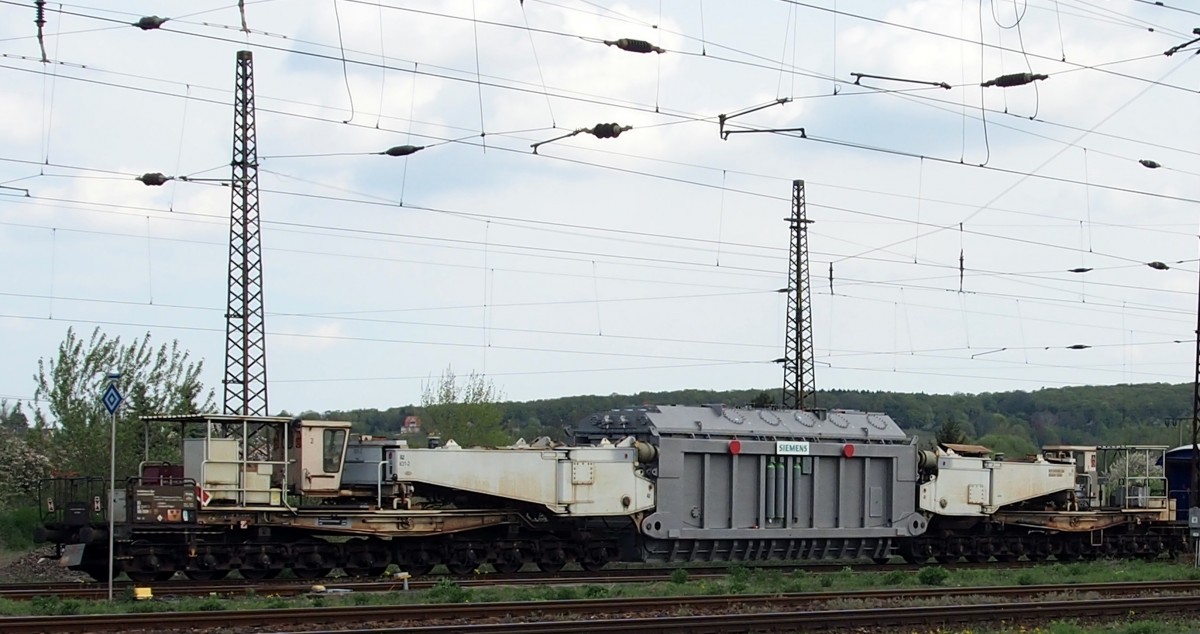 Tragschnabelwagen 996 0 043-3 in Naumburg am 30.04.2015.