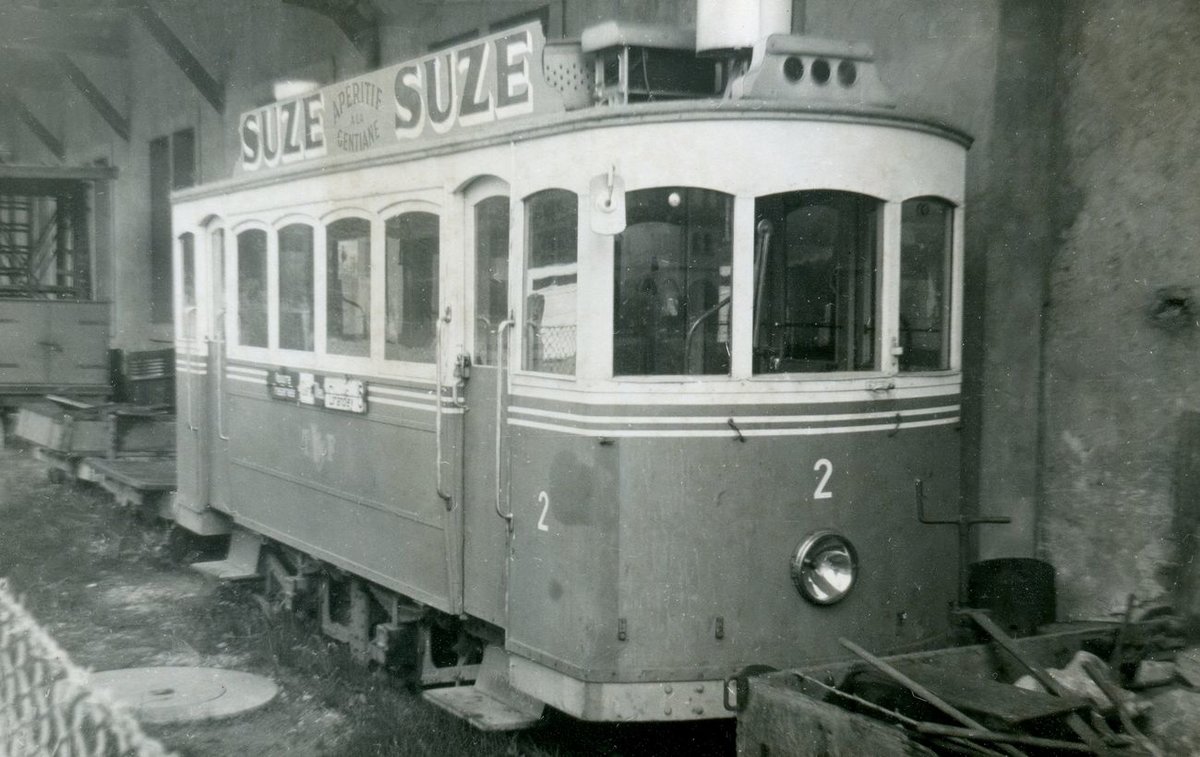Tramways de Fribourg - beim Dépot Pérolles im Jahre 1963: Wagen 2 (Serie 1 - 4, Baujahre 1897/8). 