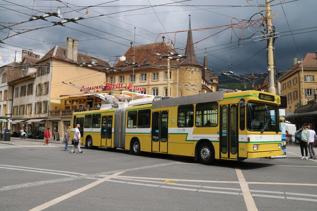 transN, La Chaux-de-Fonds - Nr. 115 - NAW/Hess Gelenktrolleybus (ex TN Neuchtel Nr. 115) am 9. Juli 2021 in Neuchtel, Place Pury (Aufnahme: Martin Beyer)