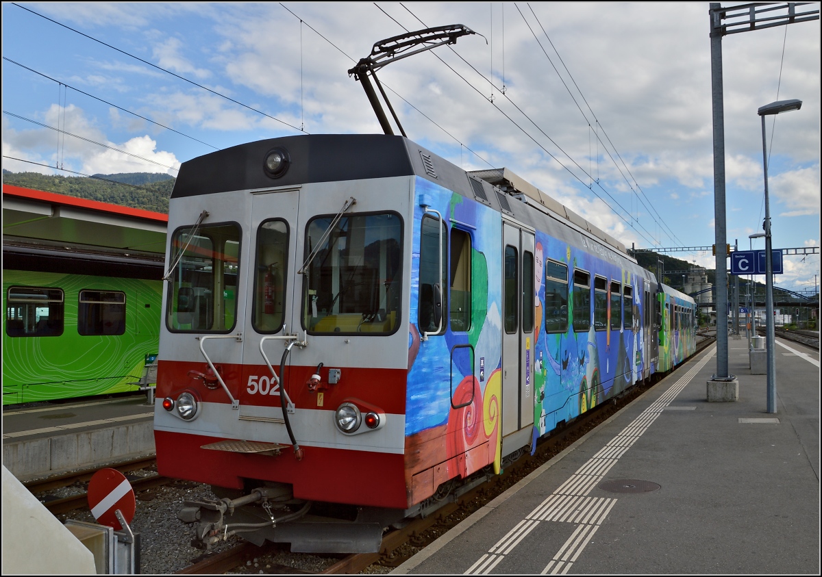 Triebwagen BDe 4/4 502 der Aigle–Ollon–Monthey–Champry-Bahn (ASD), heute unter dem Dach der Transports Publics de Chablais (TPC). Aigle, August 2014.
