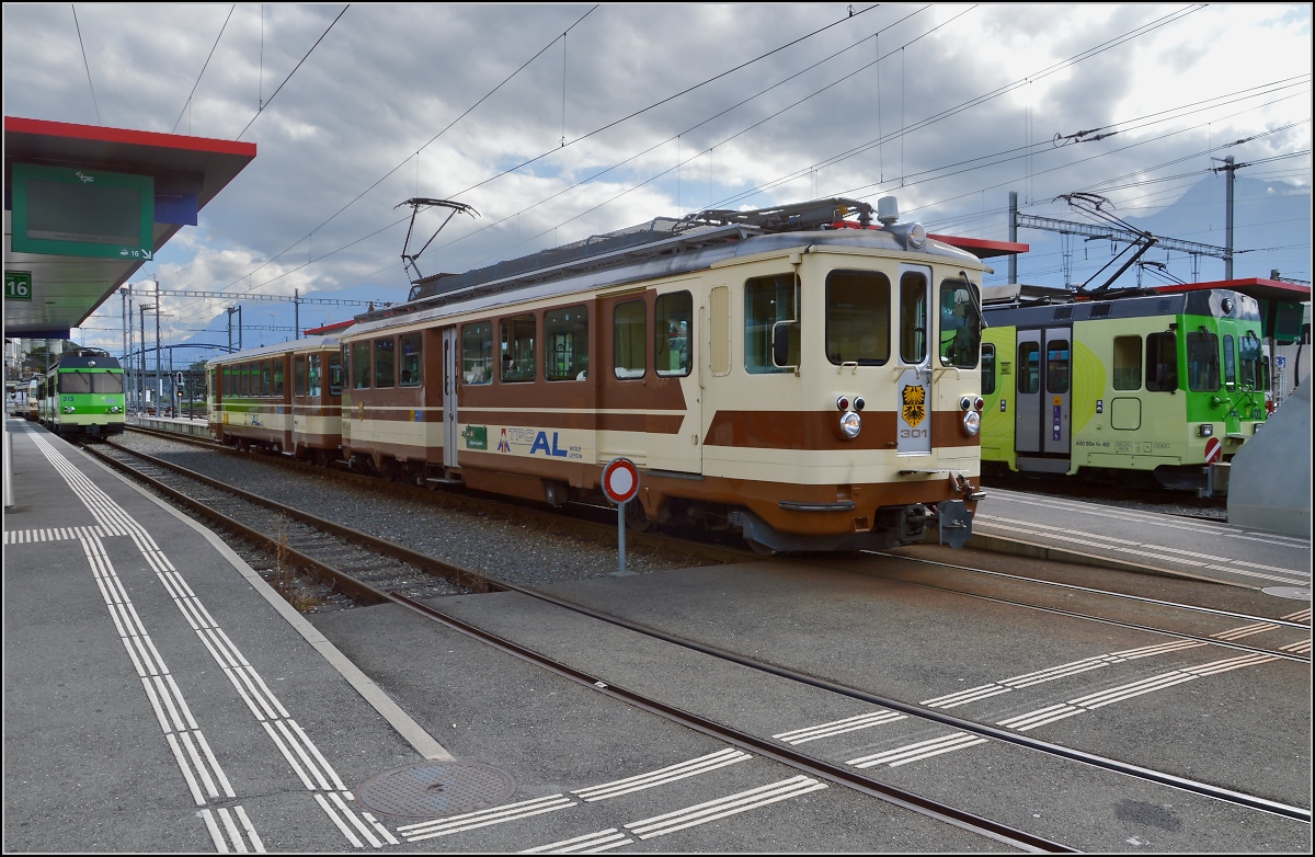 Triebwagen BDeh 4/4 301 der Aigle-Leysin-Bahn (AL), heute unter Transports Publics de Chablais firmierend. Aigle, August 2014.