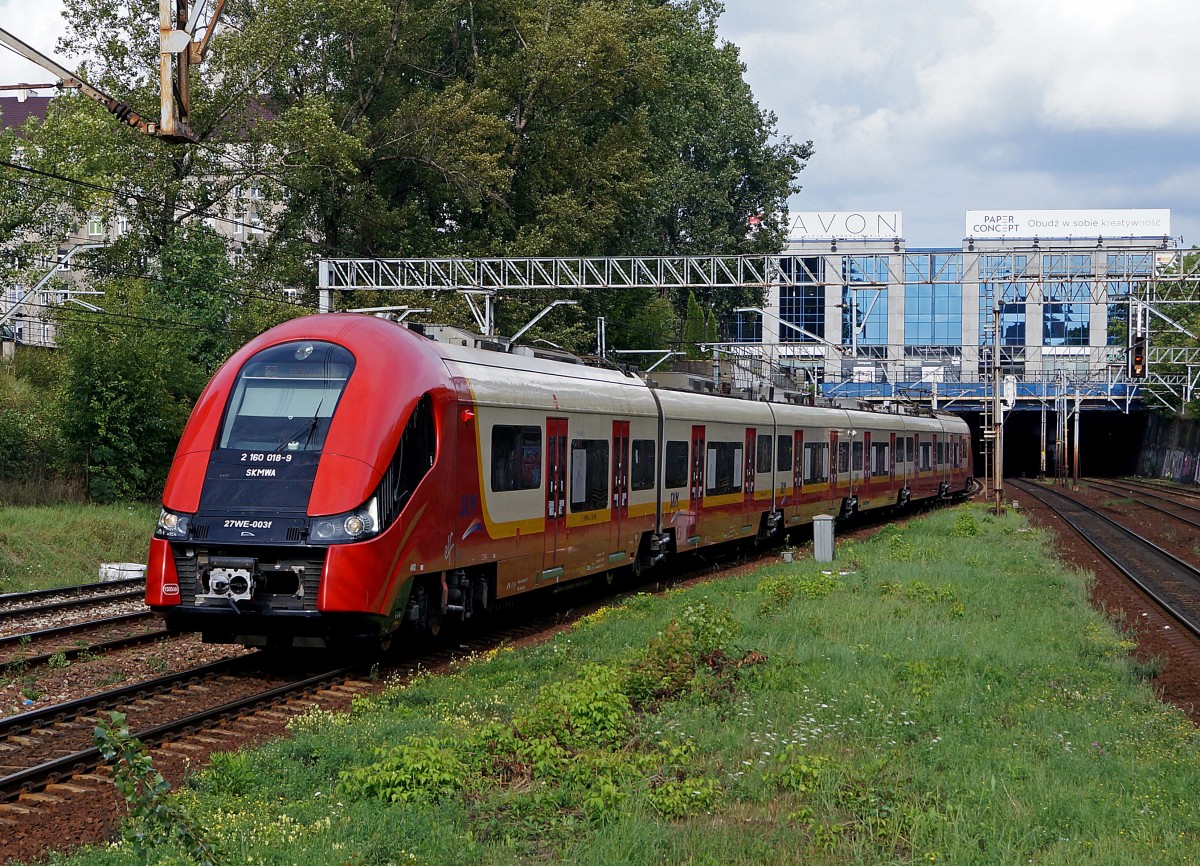 TRIEBZUEGE IN POLEN
Modernste S-Bahnzüge der Szybka Koley Miejska Sp.z.o.o.w. Warszawie (SKMWA).
Triebzug 2 160 018-9 bei WARSZAW OCHOTA am 14. August 2014.
Foto: Walter Ruetsch