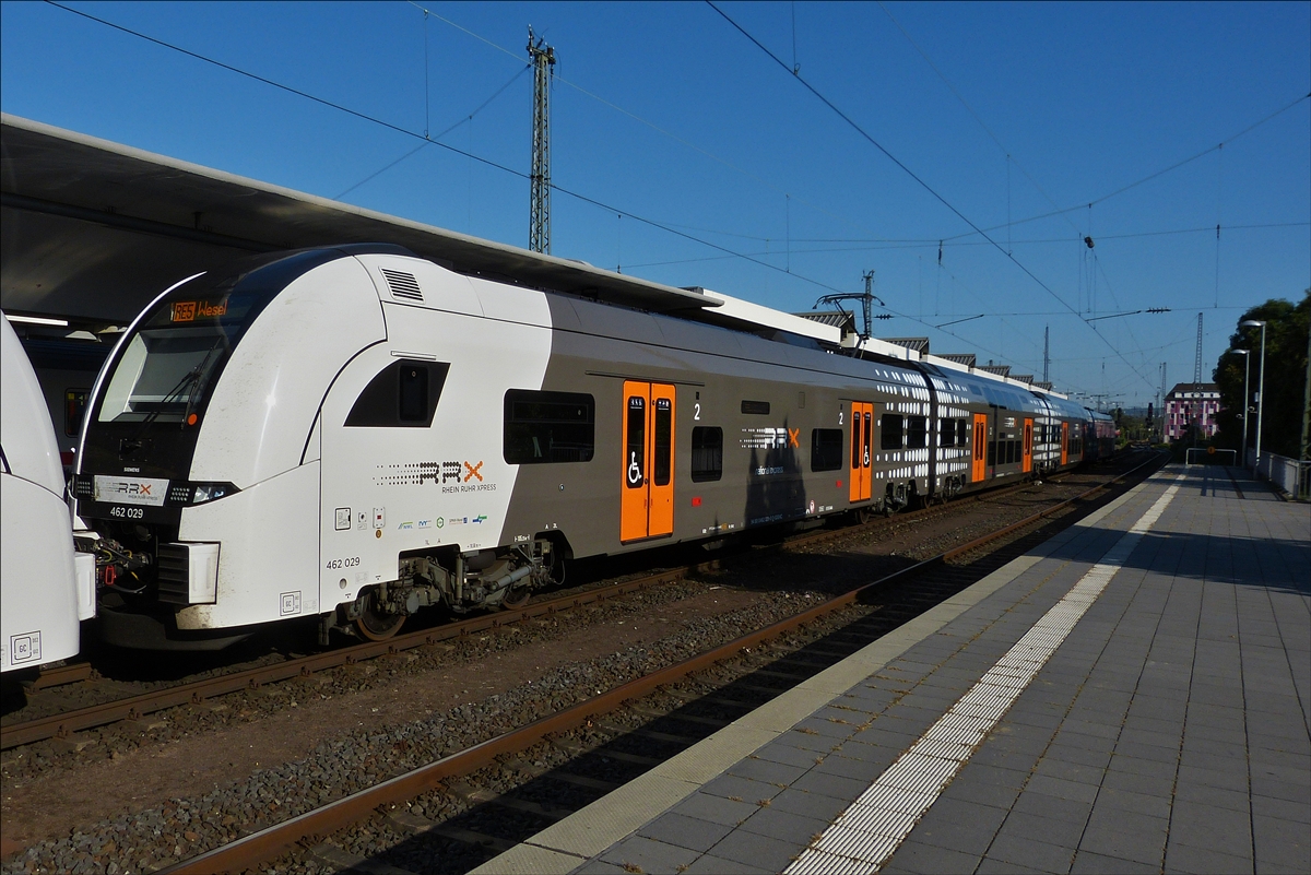 Triebzug 462 029 vom RRX (Rhein Ruhr Express) steht abfahrtbereit im Bahnhof in Koblenz. 14.09.2019 (Hans)  