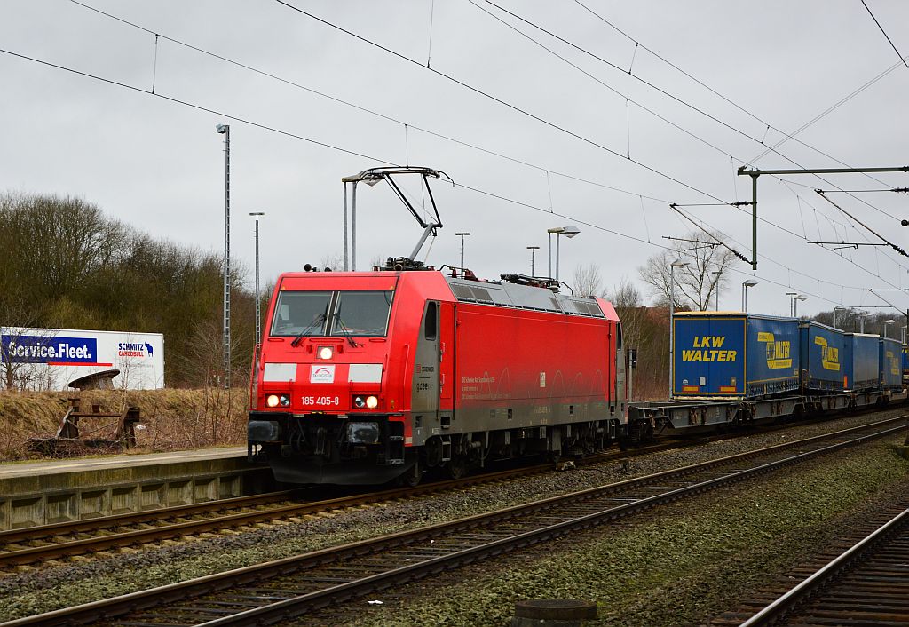 TXL 185 405-8 mit einem Walter KLV durchfährt hier Schleswig auf Gleis 3. Schleswig 03.02.2013