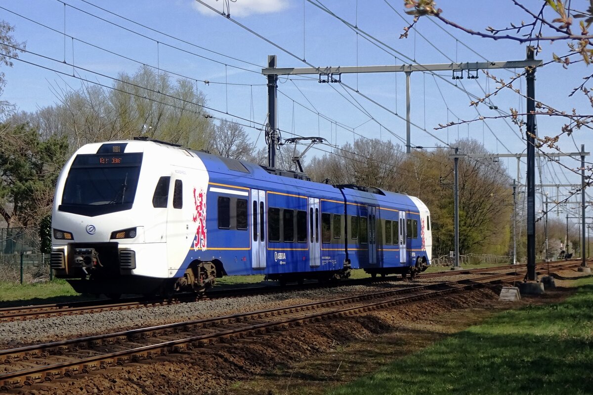 Uberbringungsfahrt von Arriva 464 durch Wijchen nach Eindhoven und Blerick am 16 April 2021.