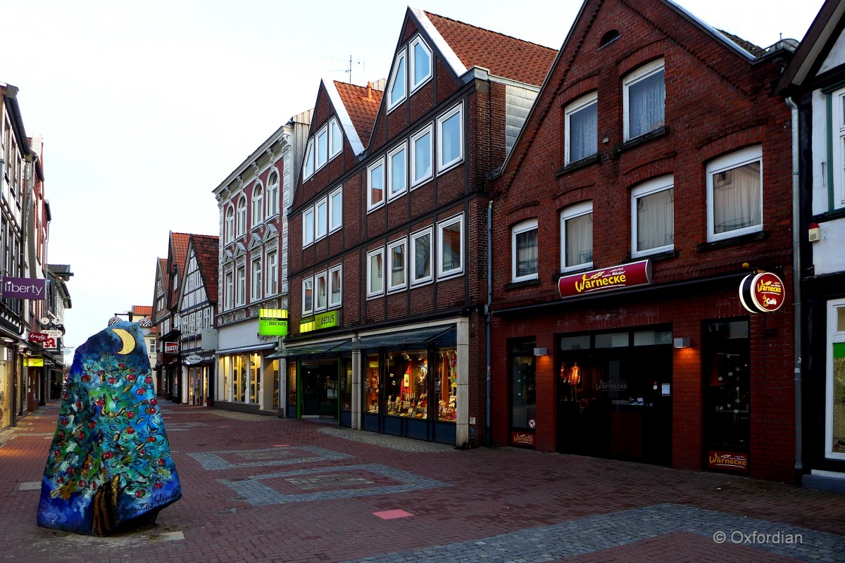 Uelzen - ausgestorbene Fußgängerzone an einem Sonnabend um 17:45 Uhr.