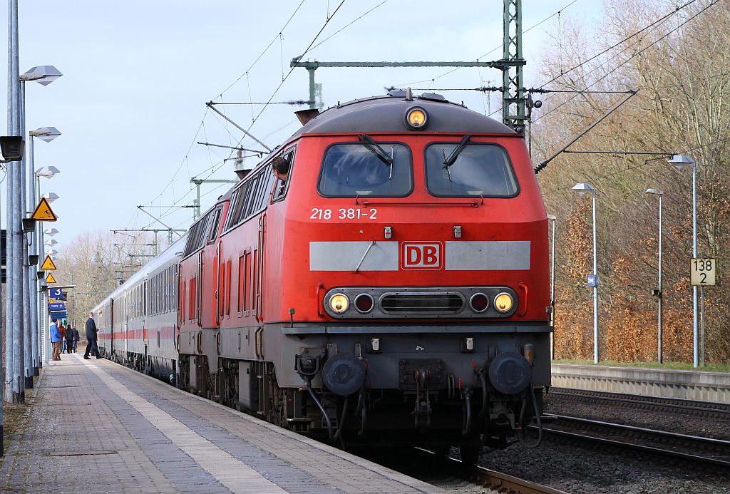 Umleiter No.2: 218 381-2 und 344-0 mit IC 2191  Wattenmeer  Westerland-Frankfurt verlässt hier Schleswig Richtung Hamburg. 03.03.2013