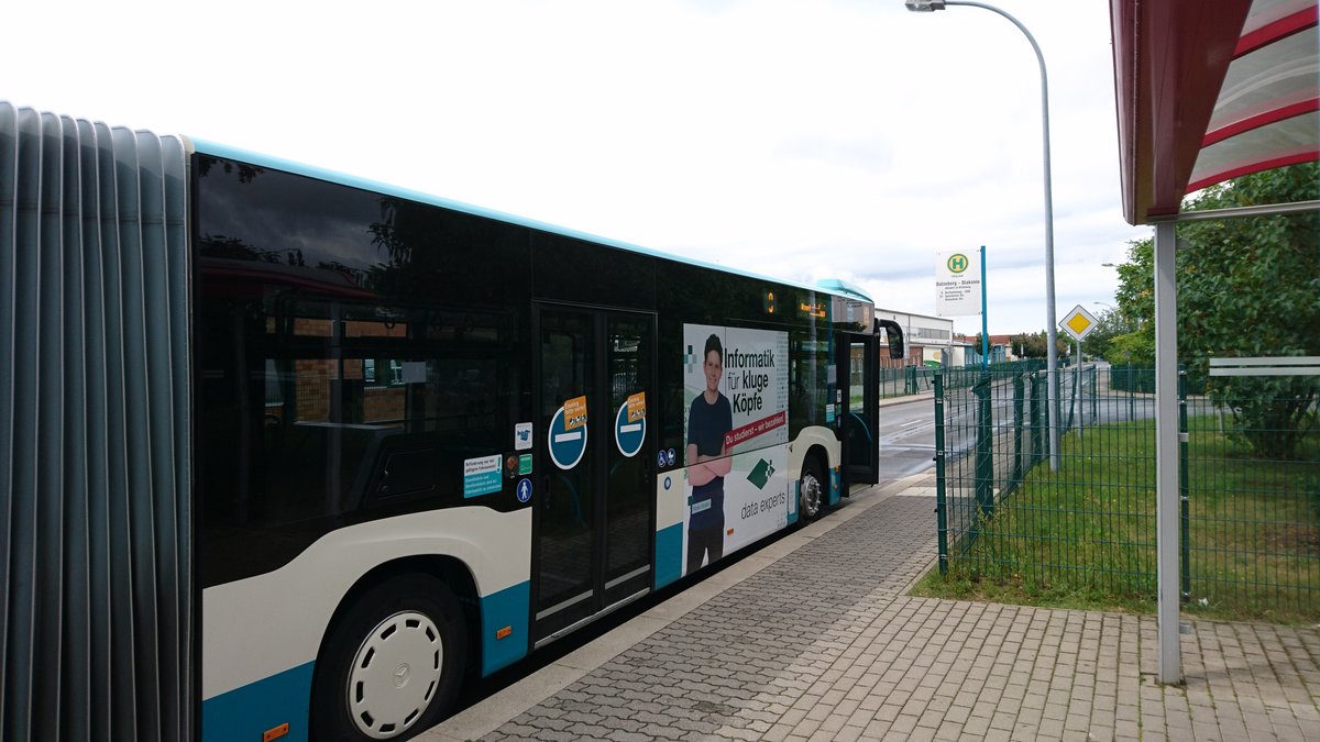 ...und dann nochmal NB SW 593 mit seiner Werbung auf der Linie 9 auf dem Datzeberg 