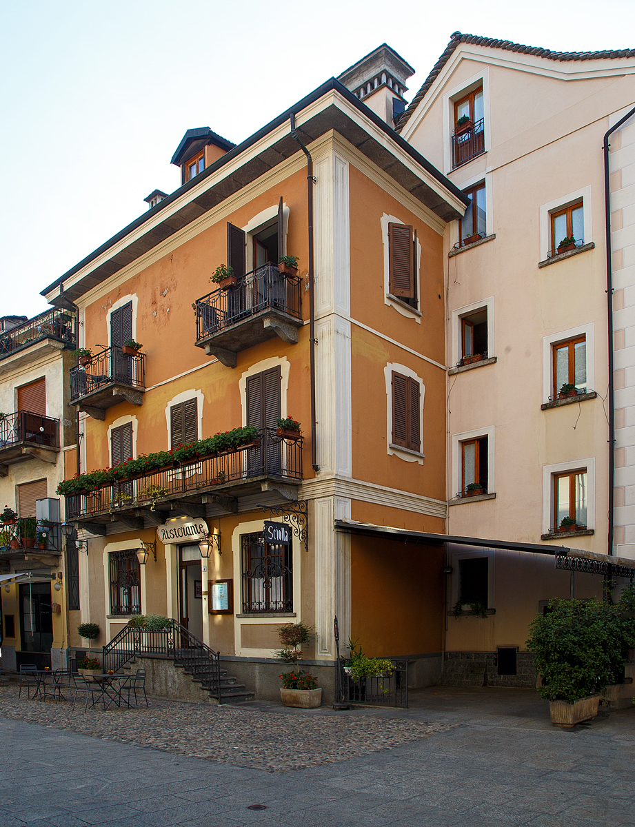 Unser Hotel (für 2 Nächte) in Domodossola das Hotel Locanda Piemonte da Sciolla, hier am 07.09.2021.

Übrigens hat es auch ein kleines aber sehr gutes Restaurant (Ristorante Sciolla). Wenn man viel Hunger mitbringt, kann man das 5-Gänge Menü empfehlen. 
