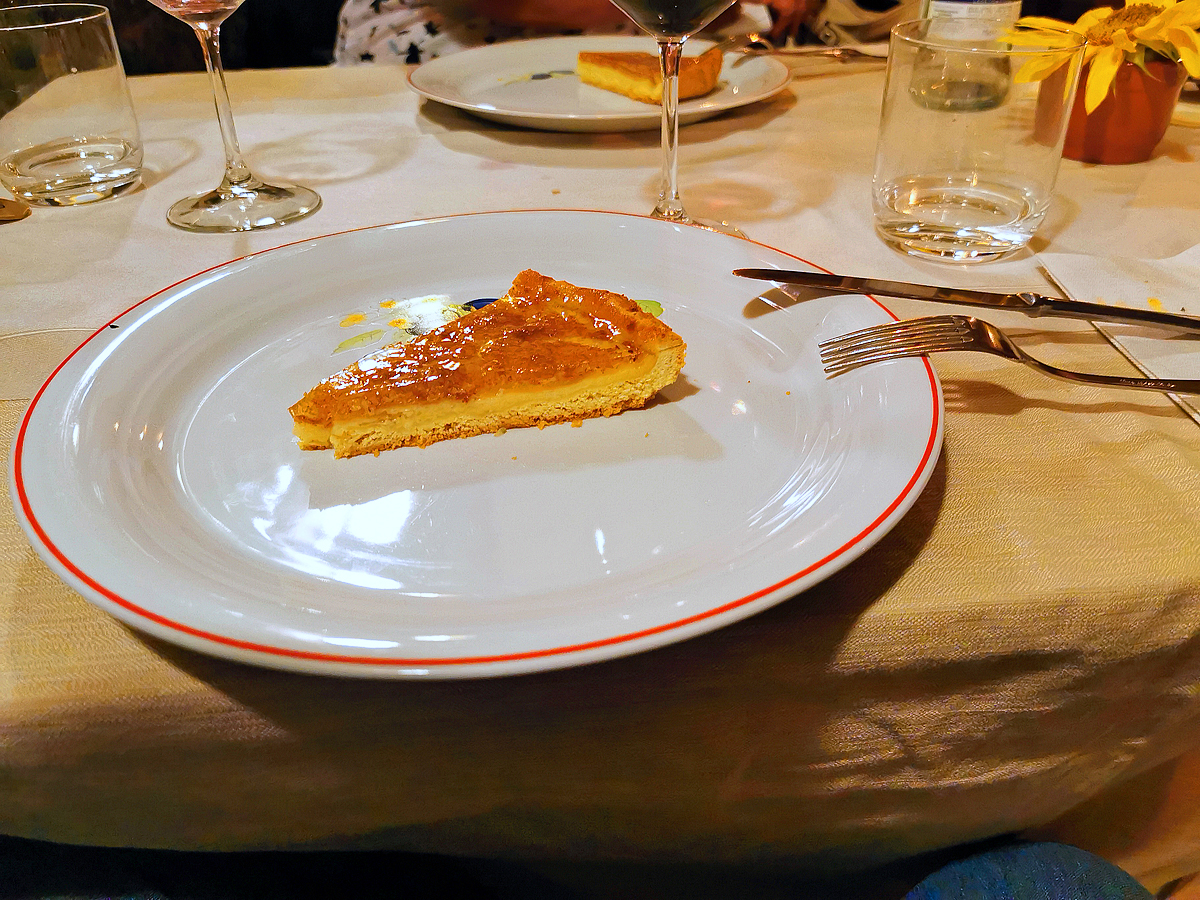 Unser Menü am 07.09.2021 in einem Ristorante in Domodossola....
Der 5. Gang (Dessert) - ein Apfel-Honig-Kuchen (torta di mele e miele)