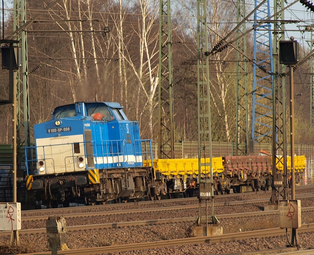 V 100-SP-008/203 128-4 D-SLG, LEW 1973/13568 V100.1 1305 kW ex ALS, DR 202 529 dieselt hier mit einem kurzen Bauzug durch HH-Harburg. 02.04.2011