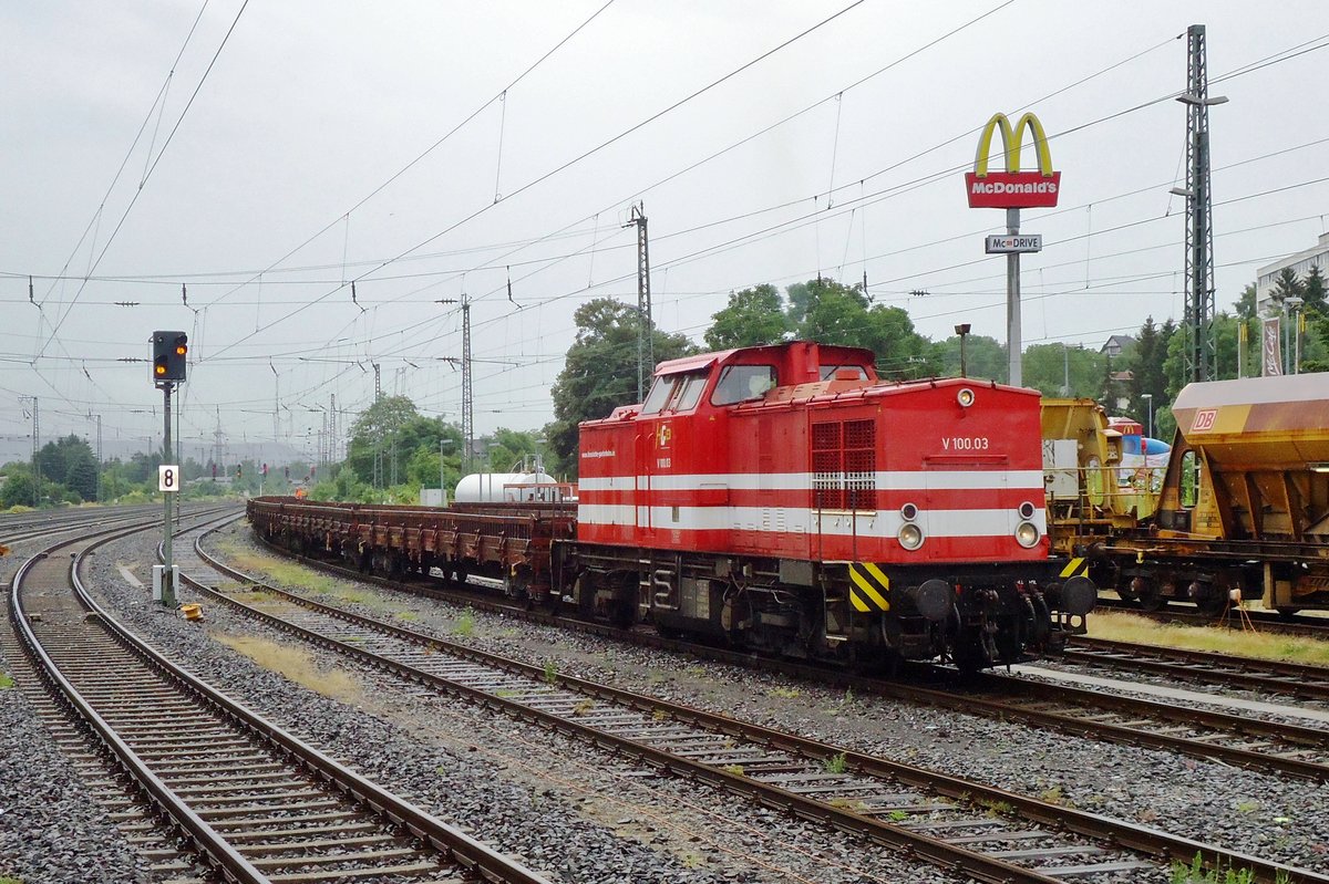 V 100.03 der HGB  rangiert am 3 Juli 2013 in Remagen.