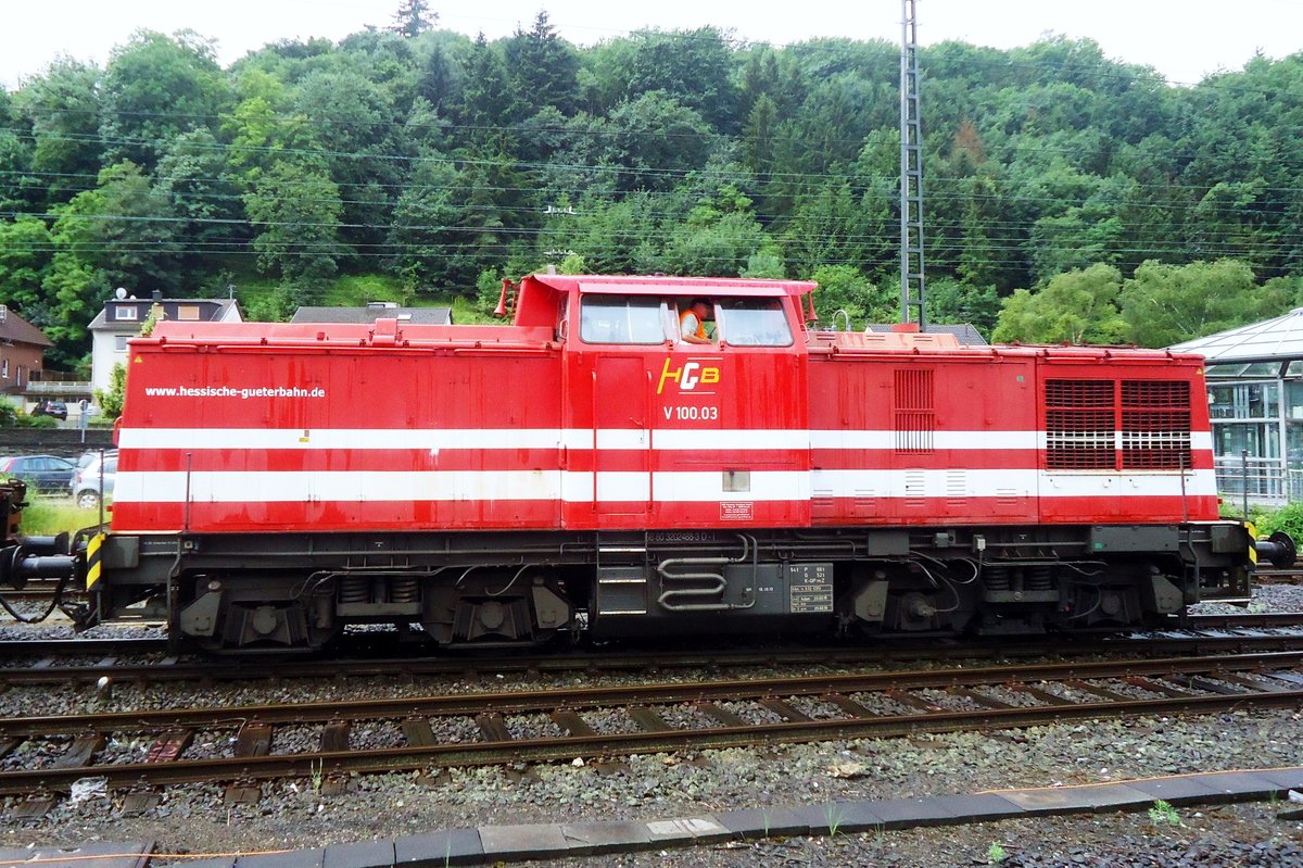 V 100.03 der HGB  rangiert am 3 Juli 2013 in Remagen.