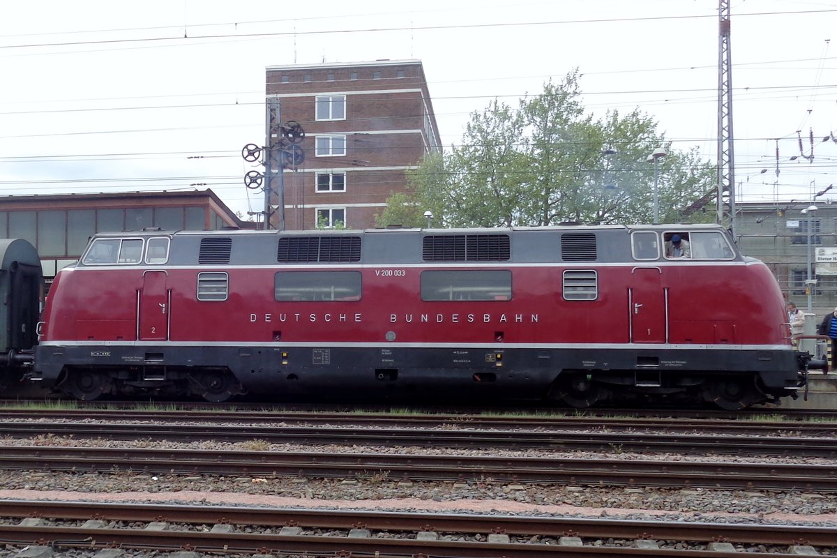 V 200 033 steht am 28 April 2018 in Trier.