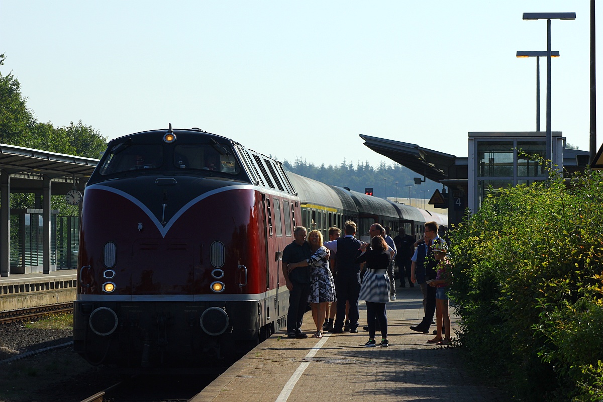 V 200 mit Sonderzug in Husum 10.09.2016