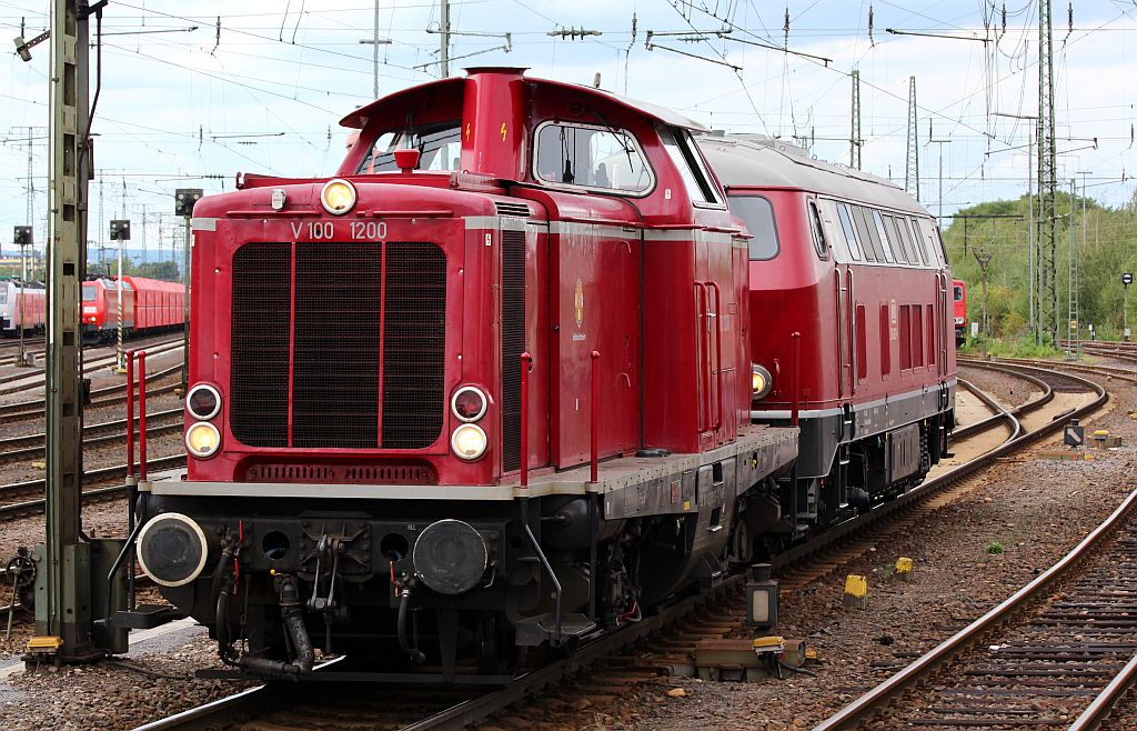 V100 1200/211 200-1 und V160 067/216 067-9 als Teilnehmer der Diesellokparade am 29.09.2012 im DB Museum Ko-Lützel(überarbeitete Version).