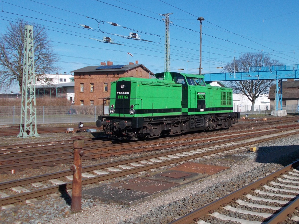V100-BUG-002 ist,am 08.M�rz 2015,in Bergen/R�gen unterwegs.