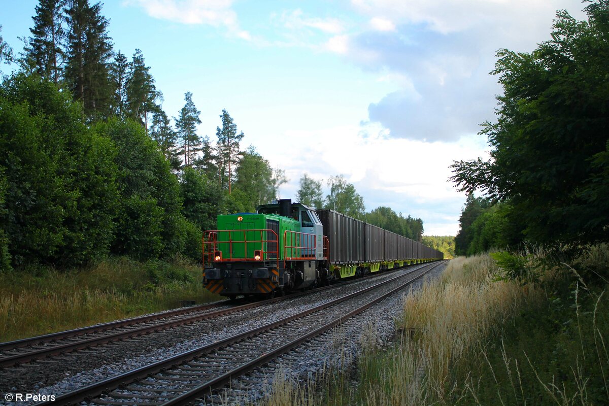 V1700.01 mit dem verspäteten umgeleiteten Hackschnitzelzug am Posten 51 kurz vor Wiesau Oberpfalz. 11.07.22