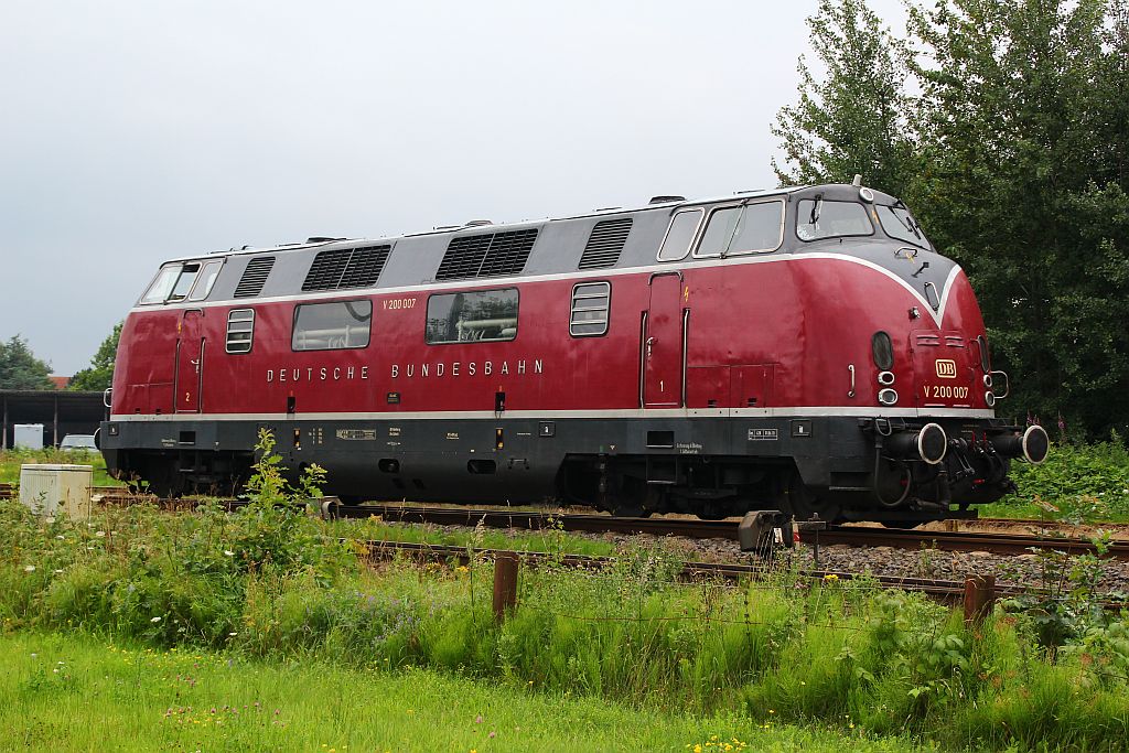 V200 007 beim rangieren im Gbf Bereich des Niebüller Bahnhofes anlässlich der Niebüller Dampf(Diesel)-Tage am 04.08.2012.