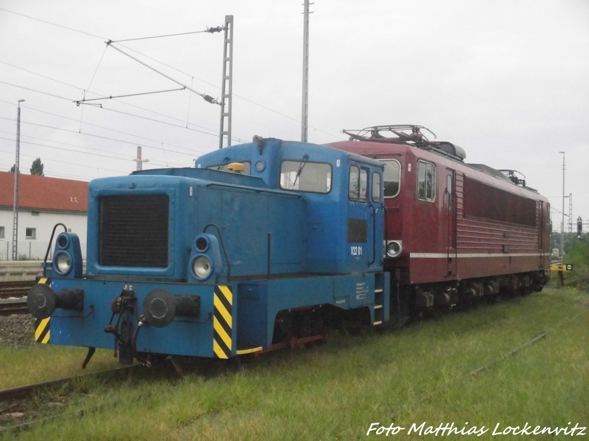 V22 01 und 250 137-7 der LEG abgestellt in Delitzsch am 3.9.15