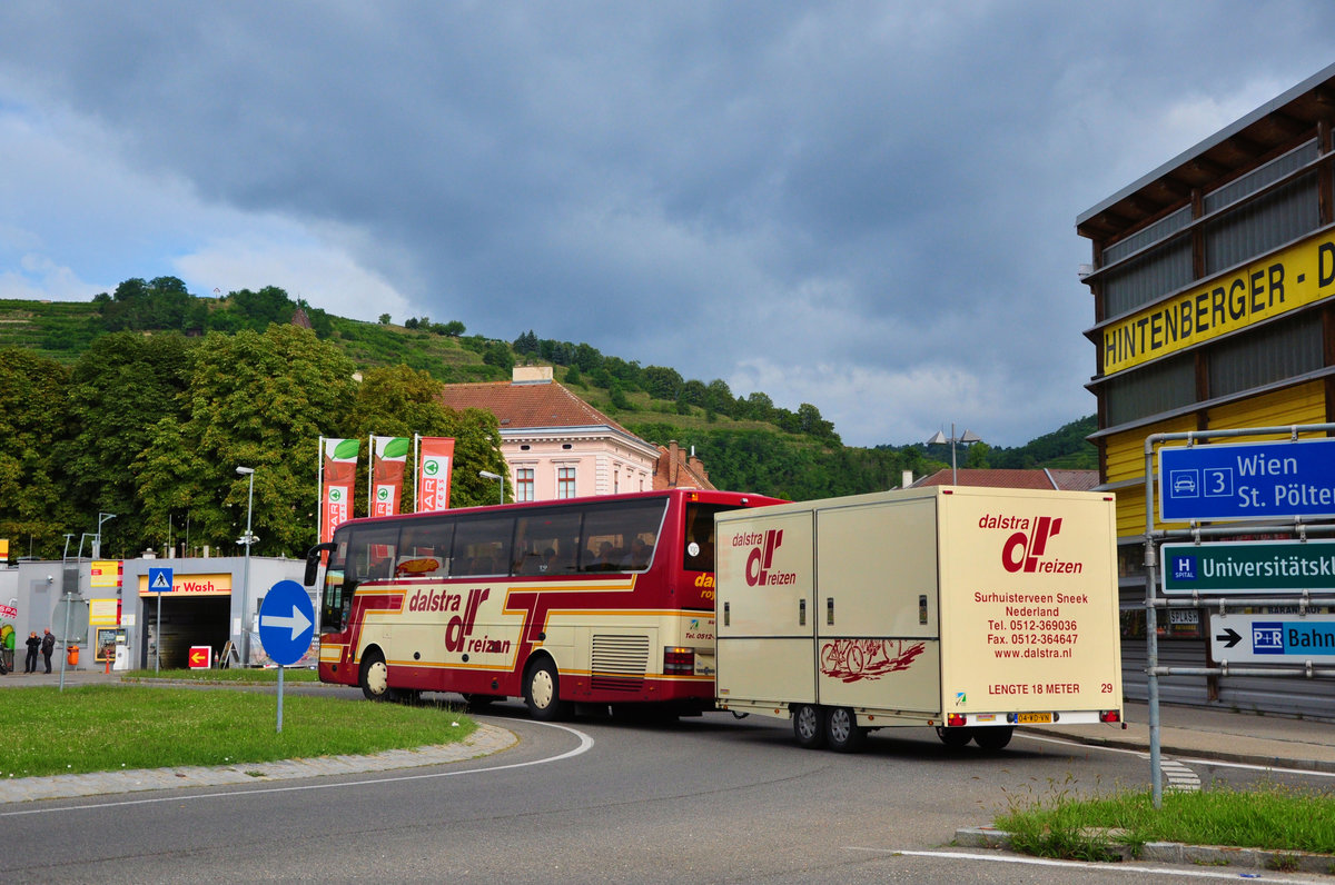 Van Hool T915 acron von Dalstra Reisen.nl in Krems gesehen.