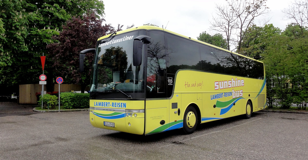 Van Hool T915 Acron von Lambert Reisen aus der BRD in Krems gesehen.