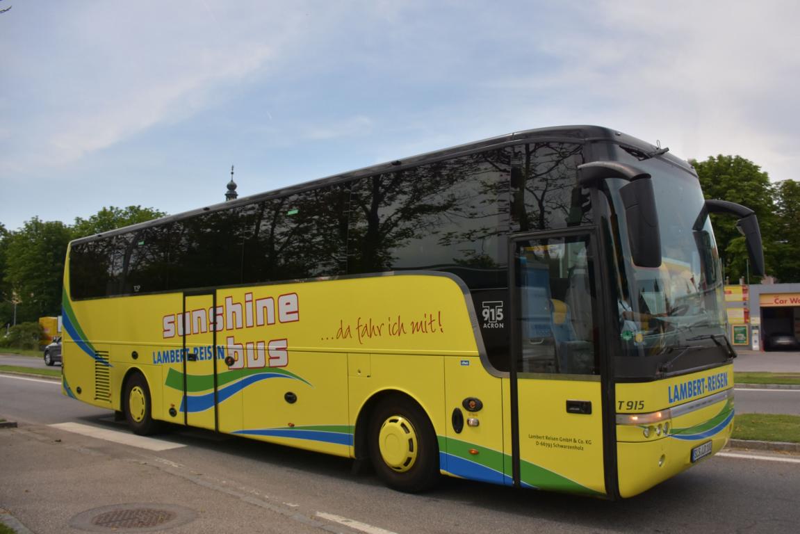 Van Hool T915 Acron von Lambert Reisen aus der BRD 2018 in Krems.