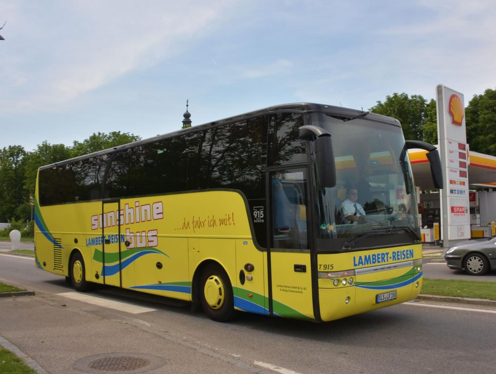 Van Hool T915 Acron von Lambert Reisen aus der BRD 2018 in Krems.