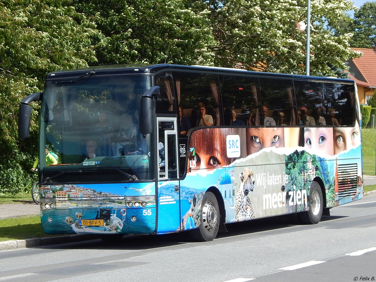 Van Hool T915 von Lanting Reizen aus den Niederlanden in Sassnitz.