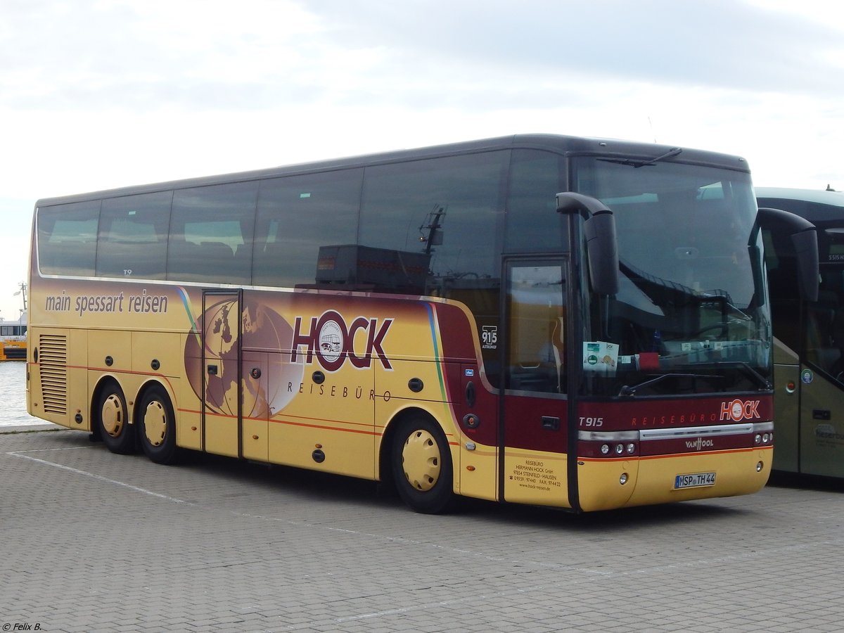 Van Hool T915 von Reisebüro Hock aus Deutschland im Stadthafen Sassnitz.