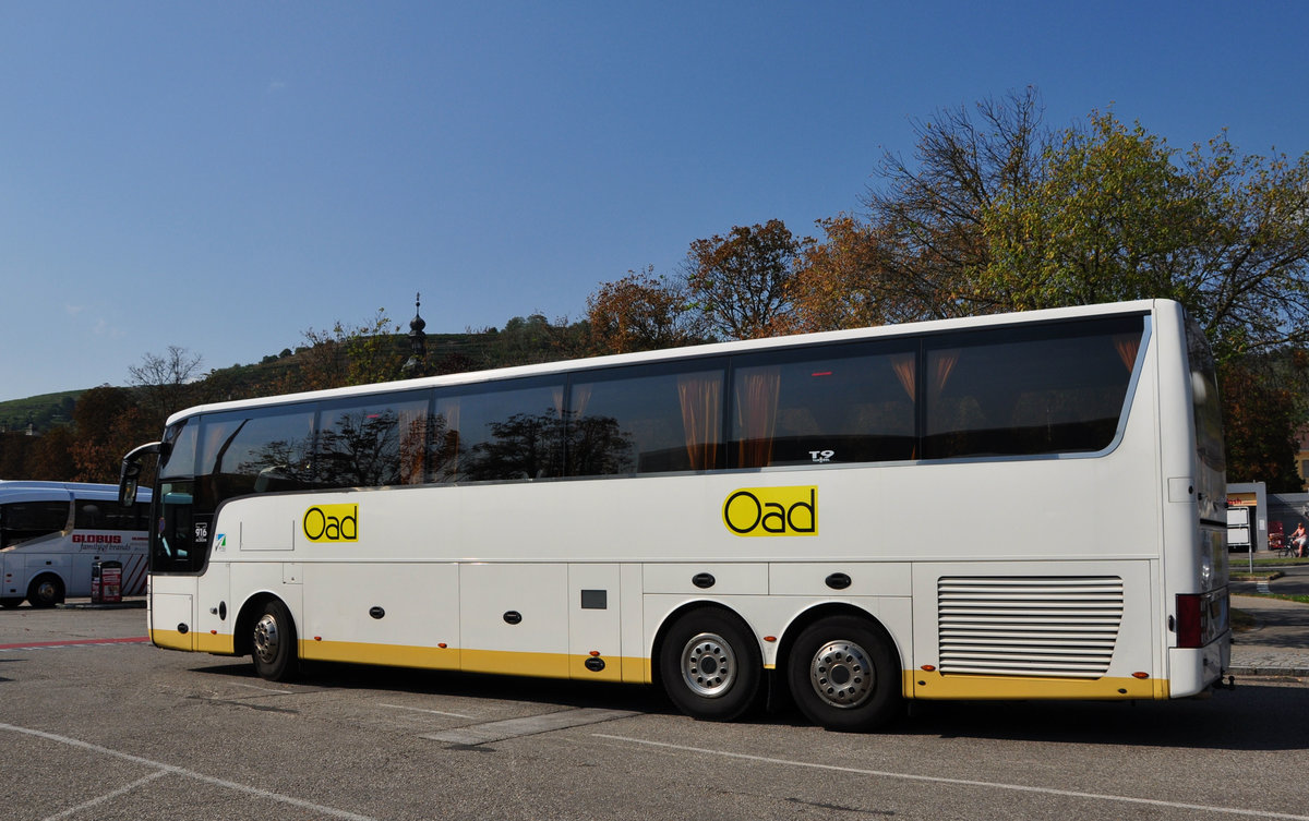 Van Hool T916 Acron von OAD Reisen aus den NL in Krems.