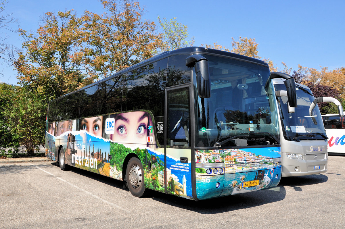 Van Hool T916 Alicron von Lanting Reisen.nl in Krems gesehen.