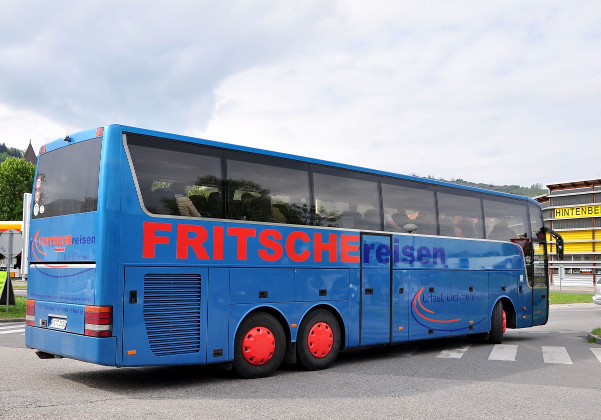 Van Hool T916 Astron von Fritsche Reisen aus der BRD am 2.5.2015 in Krems.