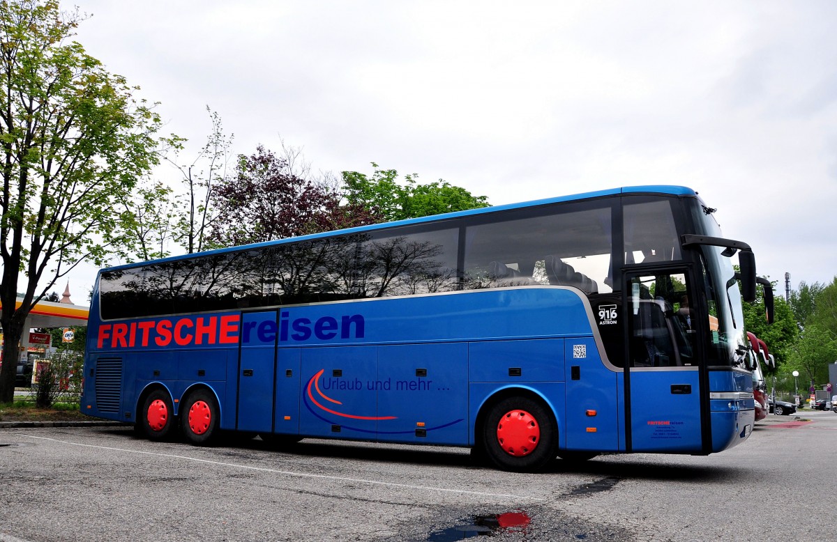 Van Hool T916 Astron von Fritsche Reisen aus der BRD am 2.5.2015 in Krems.