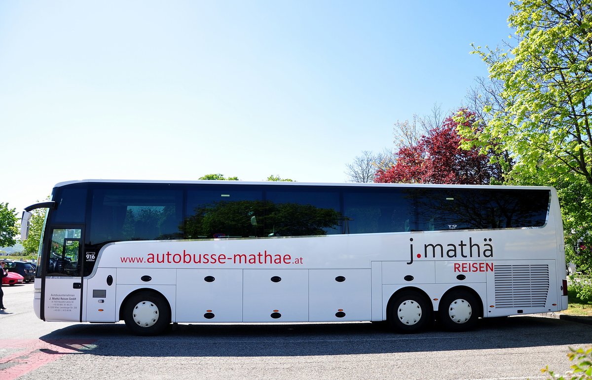 Van Hool T916 Astronef von Math Reisen aus sterreich in Krems gesehen.