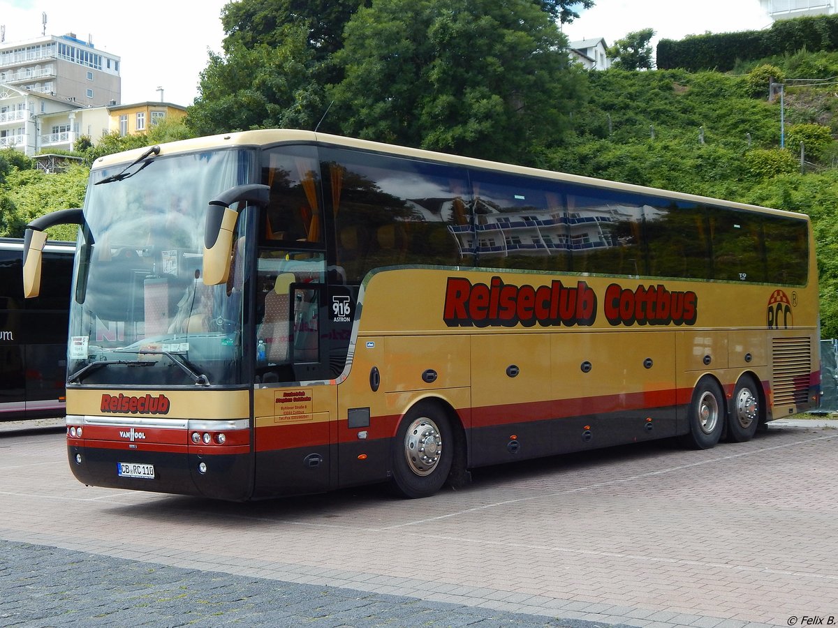 Van Hool T916 vom Reiseclub Cottbus aus Deutschland im Stadthafen Sassnitz. 