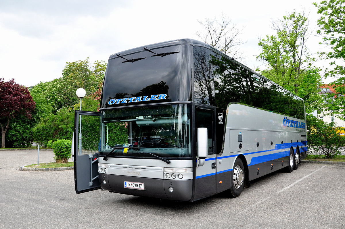 Van Hool T917 Altano von den tztalern Verkehrsbetrieben in Krems gesehen.