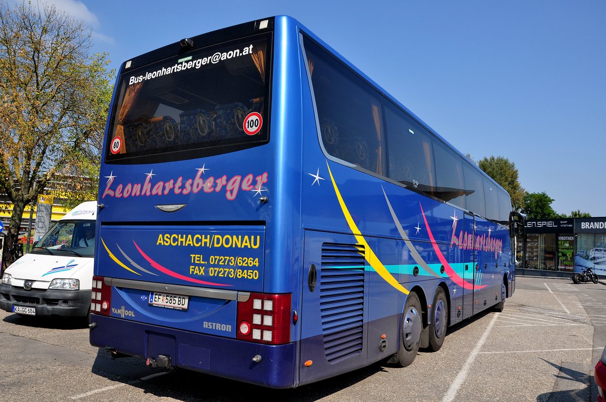 Van Hool T917 Astron von Leonhartsberger Reisen aus sterreich in Krems.